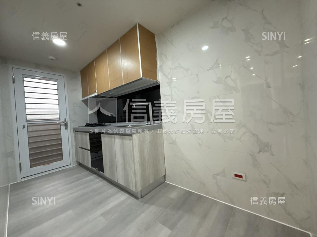 市政御璽全新高樓層美三房房屋室內格局與周邊環境