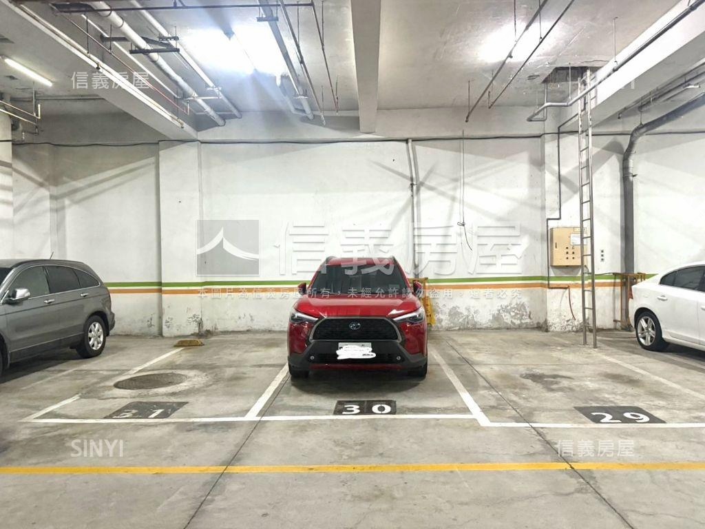 上頂至善高樓三房平車房屋室內格局與周邊環境