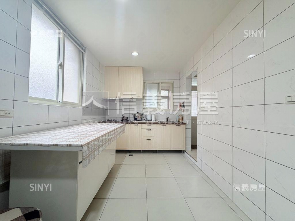 專任低總獨棟三房美寓房屋室內格局與周邊環境