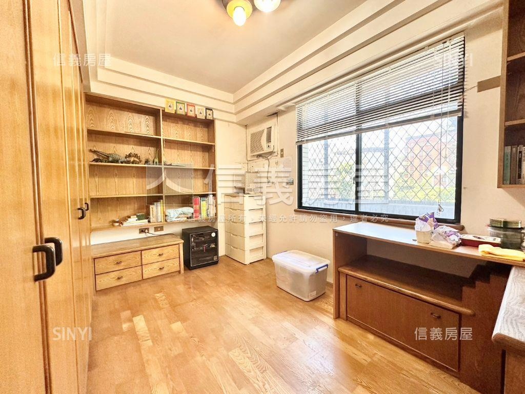 天母。海山靜謐四房車位房屋室內格局與周邊環境