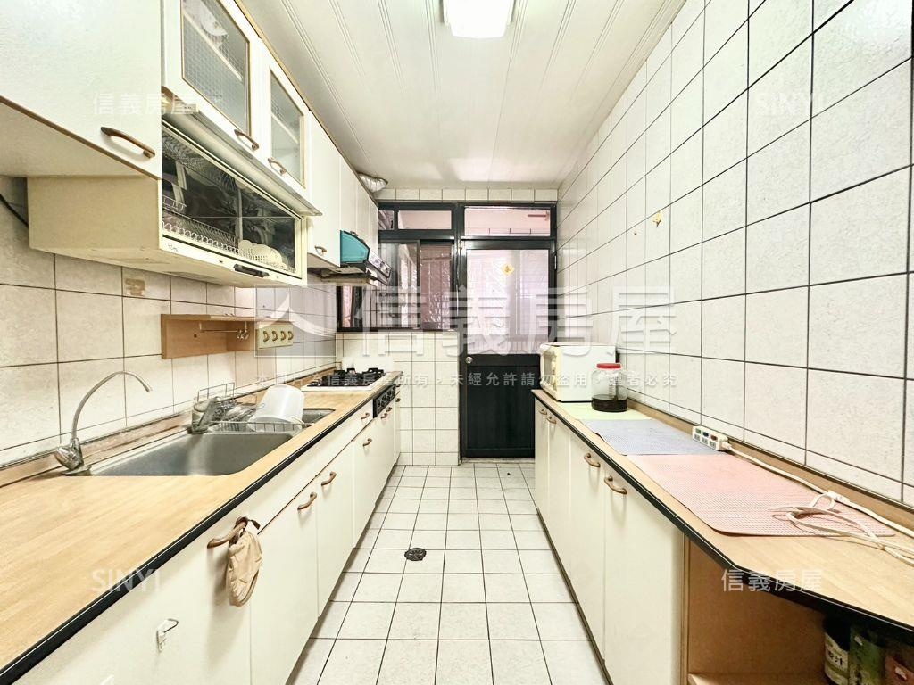 天母。海山靜謐四房車位房屋室內格局與周邊環境