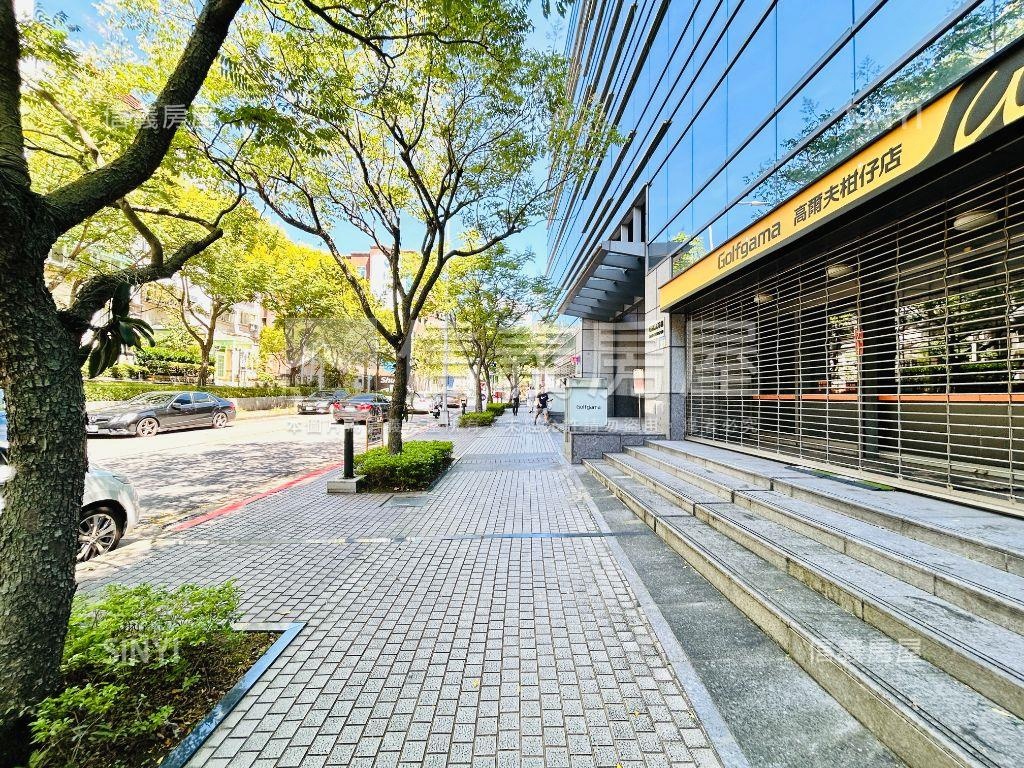 內科日內瓦面寬金店房屋室內格局與周邊環境