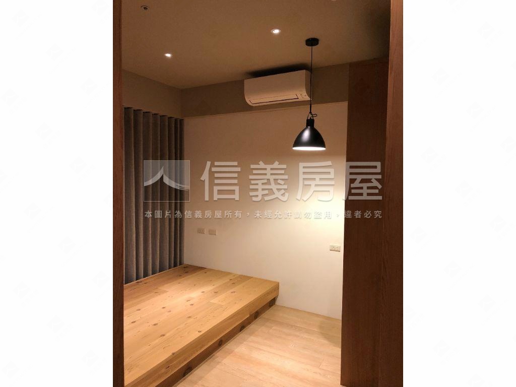 專任惠宇禮仁高樓原木裝潢房屋室內格局與周邊環境