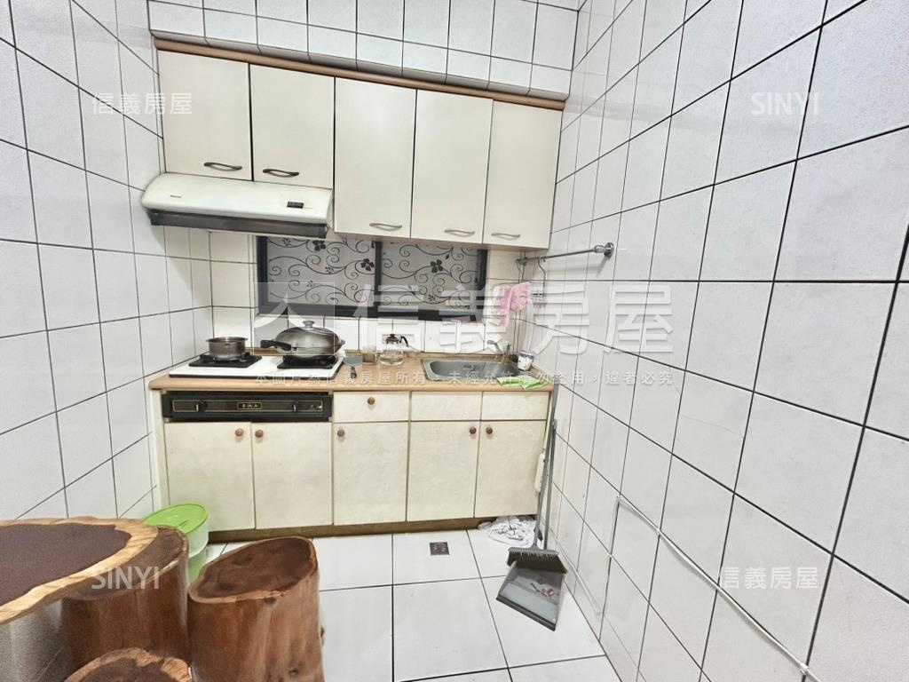 近捷運和盛盛世小資套房房屋室內格局與周邊環境