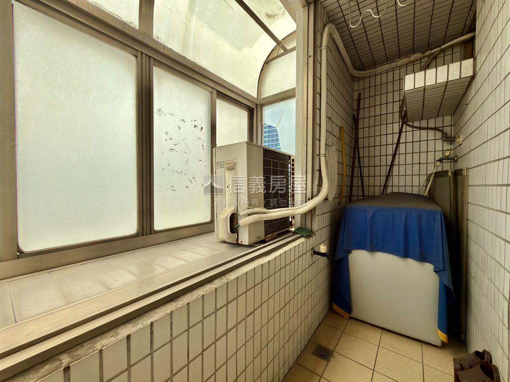 近巨蛋捷運高樓套房房屋室內格局與周邊環境