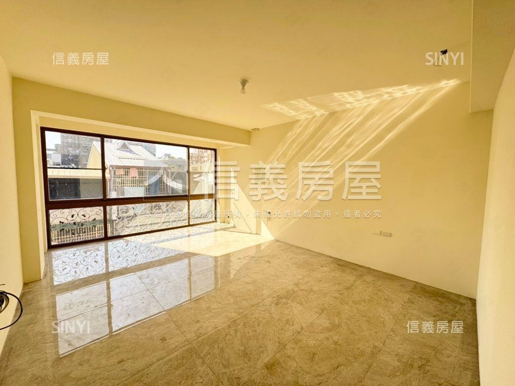 精誠商圈朝南車庫裝潢別墅房屋室內格局與周邊環境