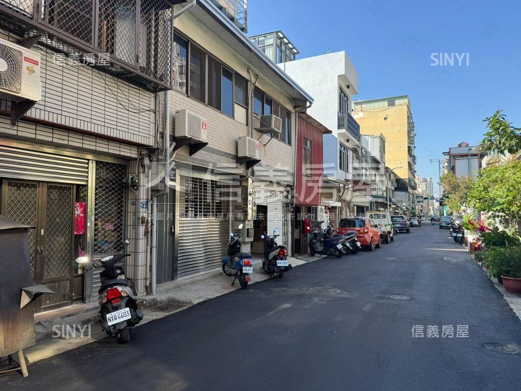 精誠商圈朝南車庫裝潢別墅房屋室內格局與周邊環境
