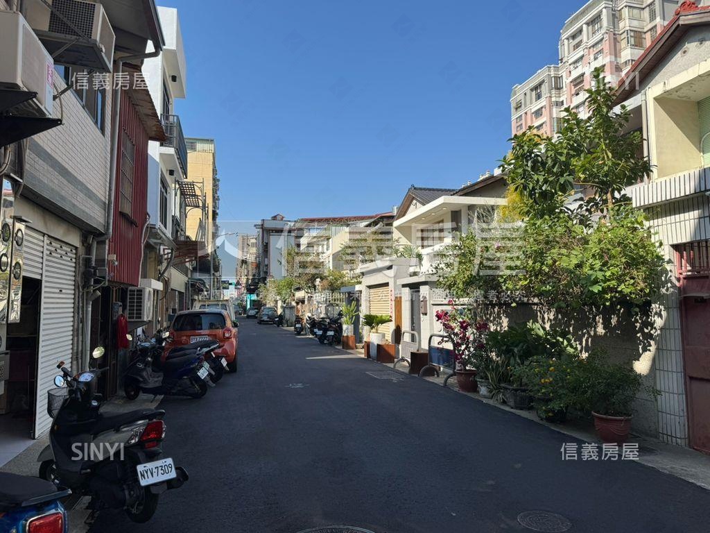 精誠商圈朝南車庫裝潢別墅房屋室內格局與周邊環境