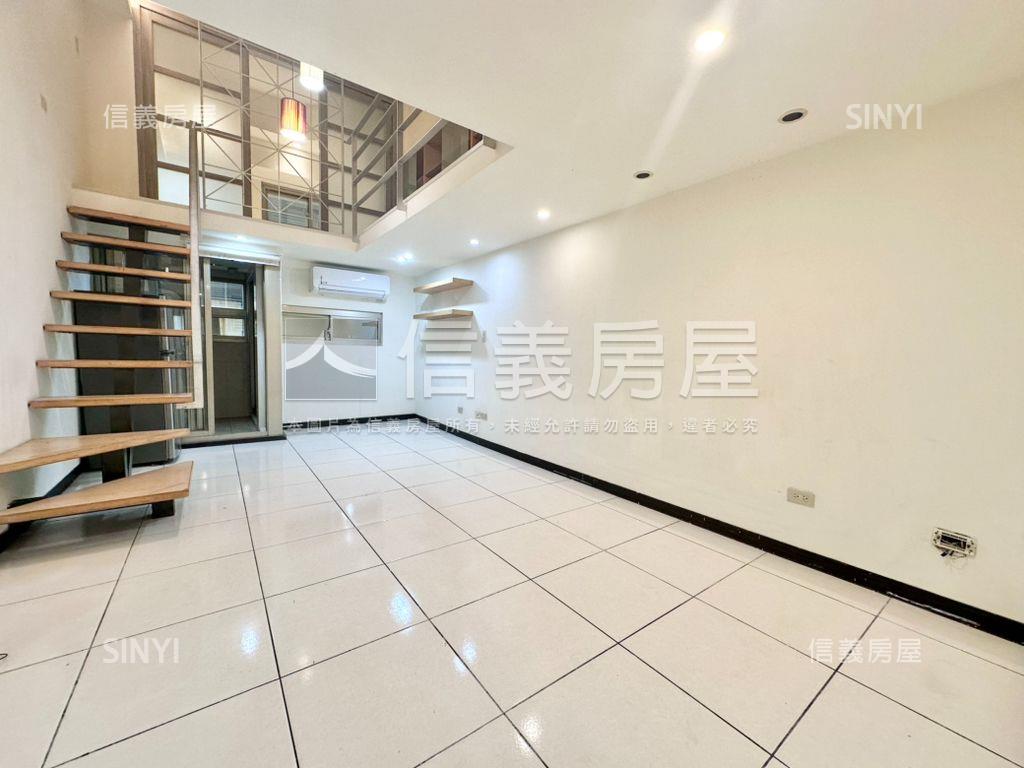 冠德挑高首購宅有車位房屋室內格局與周邊環境
