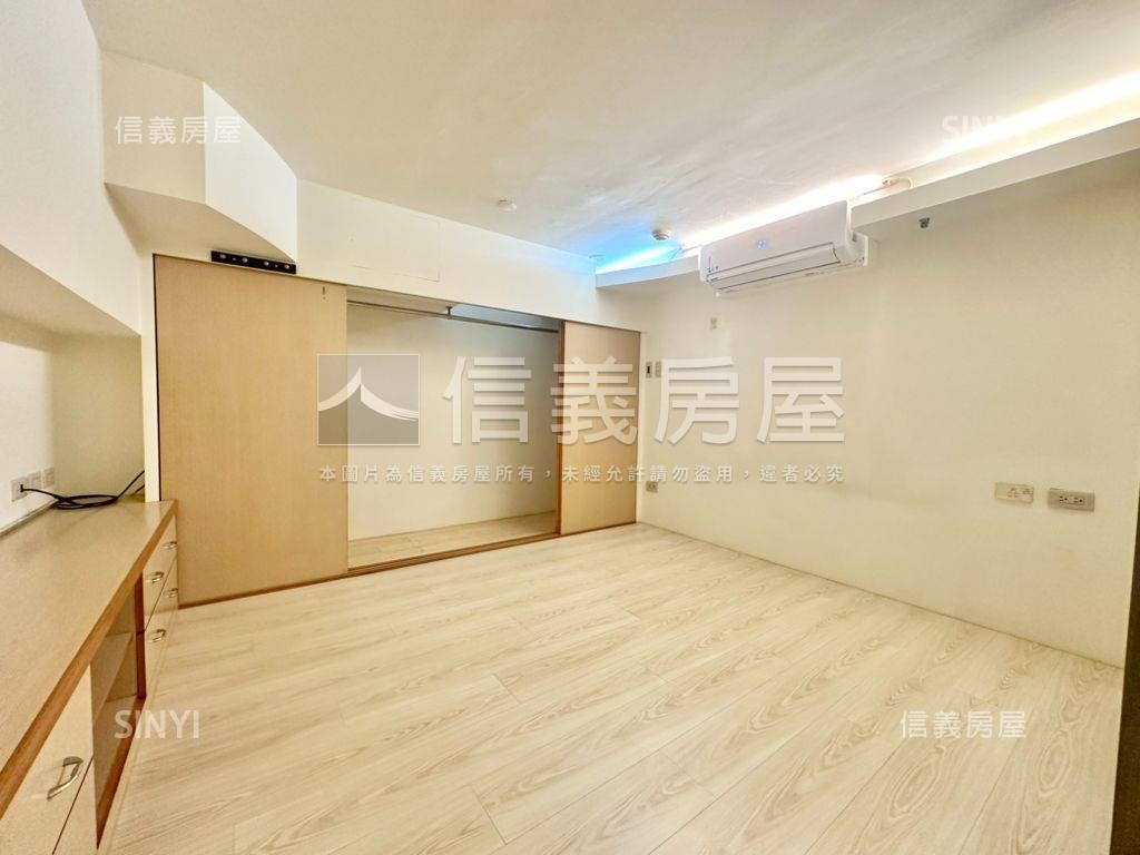 冠德挑高首購宅有車位房屋室內格局與周邊環境