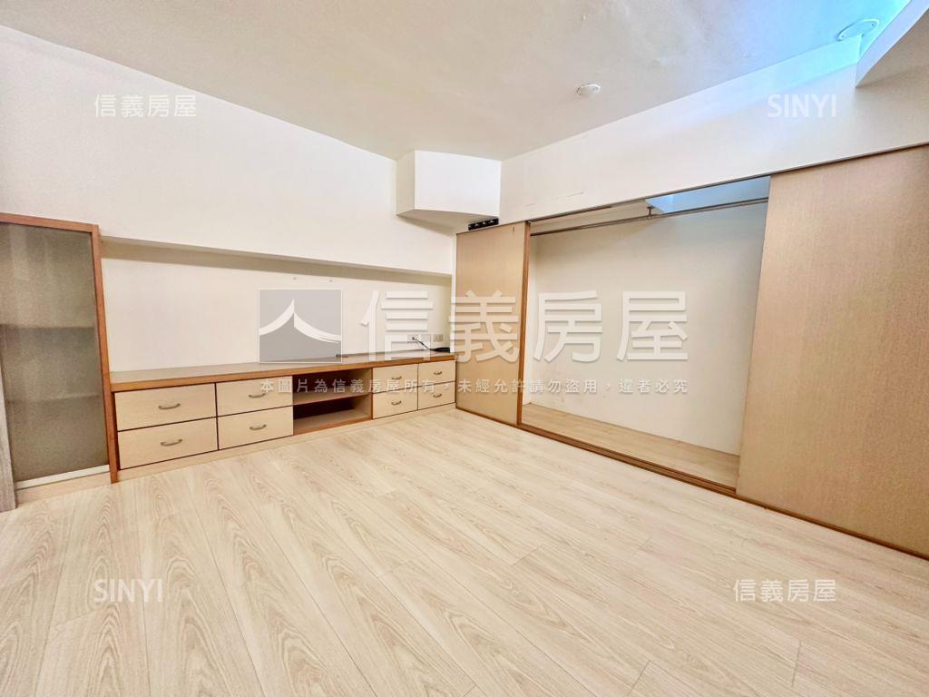 冠德挑高首購宅有車位房屋室內格局與周邊環境