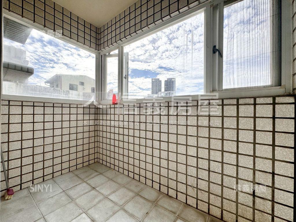 近捷運低總價採光明亮三房房屋室內格局與周邊環境