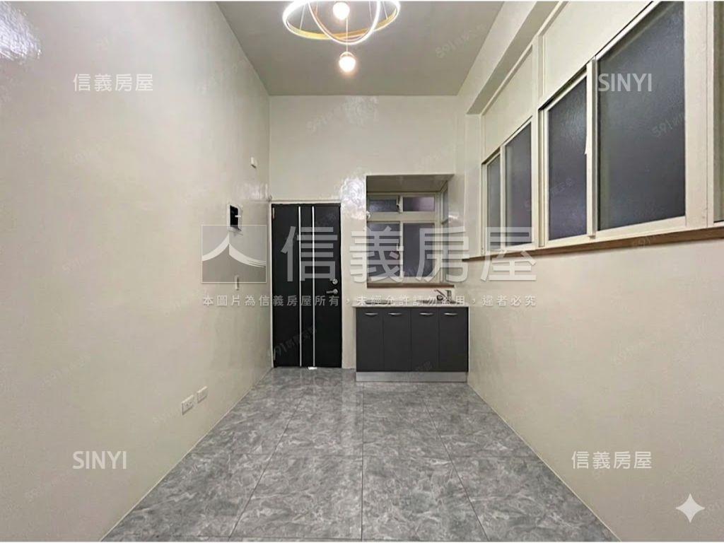 近台北橋挑高邊間一樓房屋室內格局與周邊環境