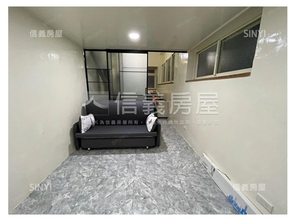 近台北橋挑高邊間一樓房屋室內格局與周邊環境