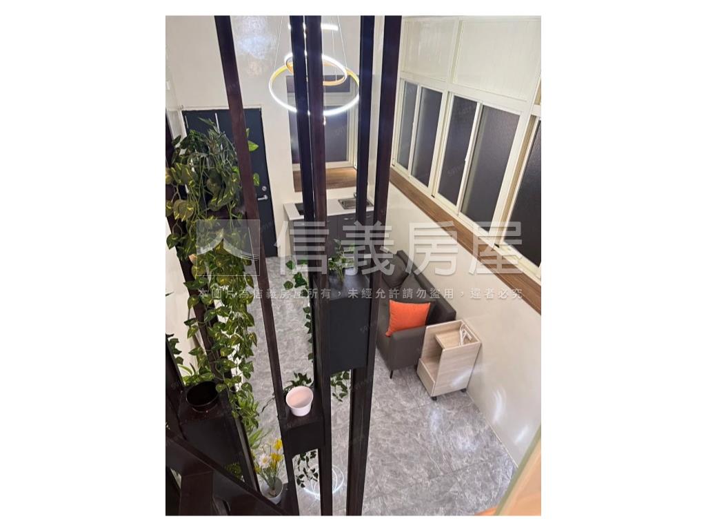 近台北橋挑高邊間一樓房屋室內格局與周邊環境