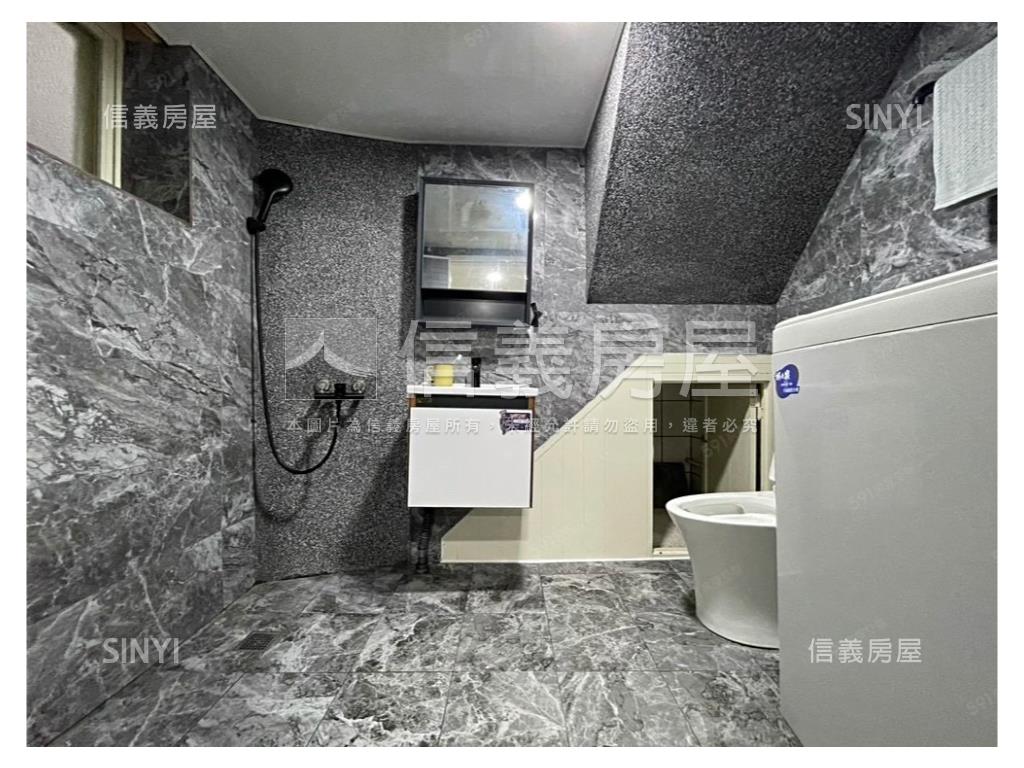 近台北橋挑高邊間一樓房屋室內格局與周邊環境