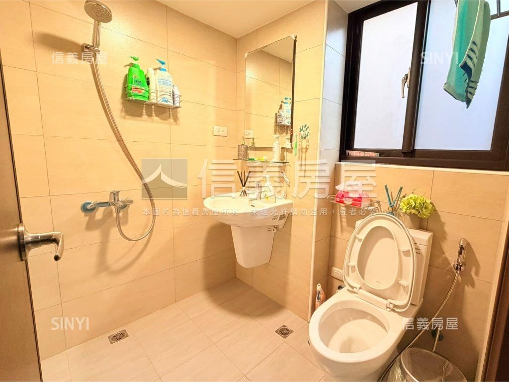 四套房精裝電梯透天房屋室內格局與周邊環境