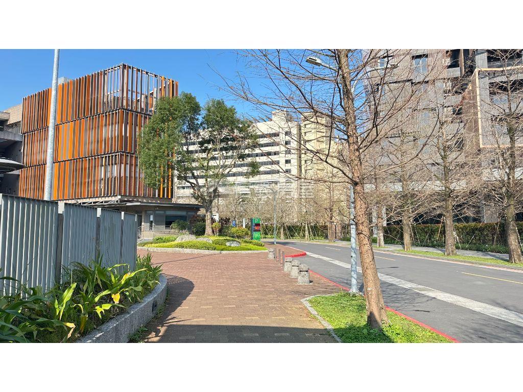 森活莊園綠意露臺四房車位房屋室內格局與周邊環境