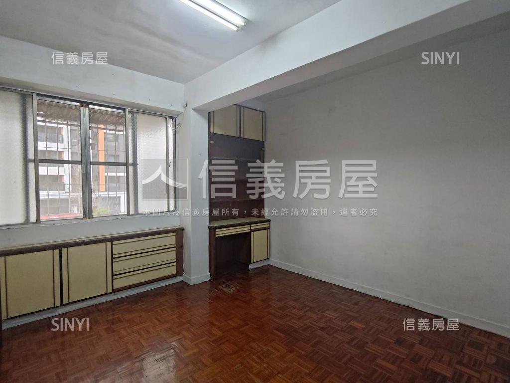 售．澄清正路魔術空間美寓房屋室內格局與周邊環境