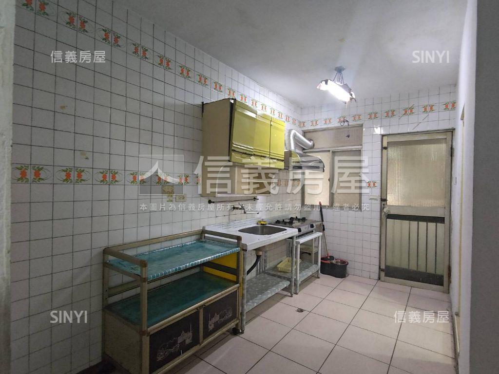 售．澄清正路魔術空間美寓房屋室內格局與周邊環境