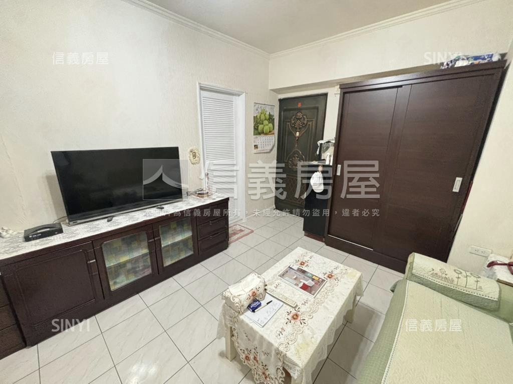 低總價新生北路電梯套房房屋室內格局與周邊環境