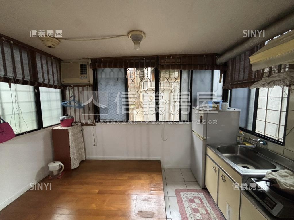 低總價新生北路電梯套房房屋室內格局與周邊環境