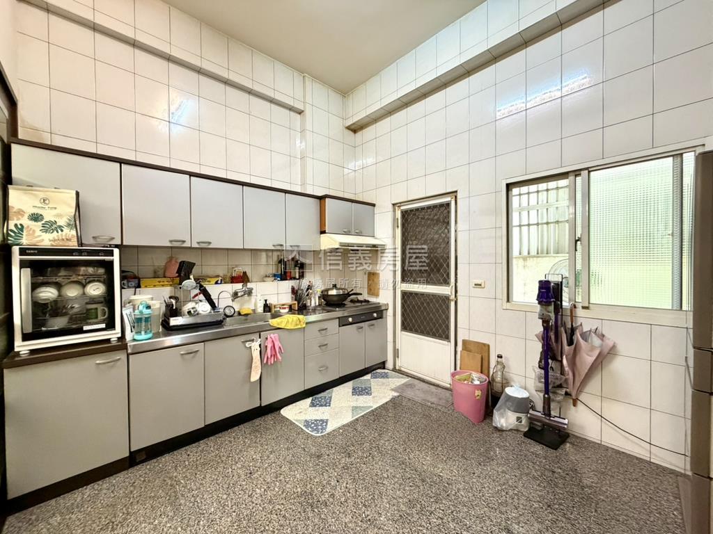 誠售◆正街大地坪金透天房屋室內格局與周邊環境