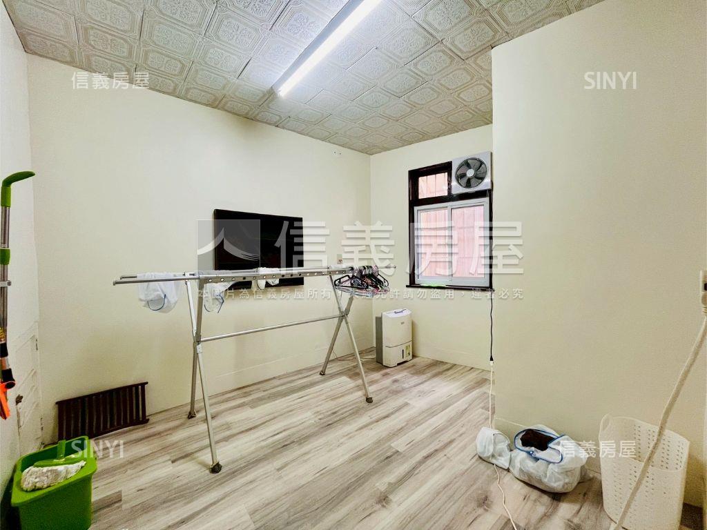 建工正路地點讚的透天店面房屋室內格局與周邊環境