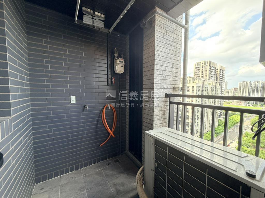 稀有公園景緻。兩房車位房屋室內格局與周邊環境