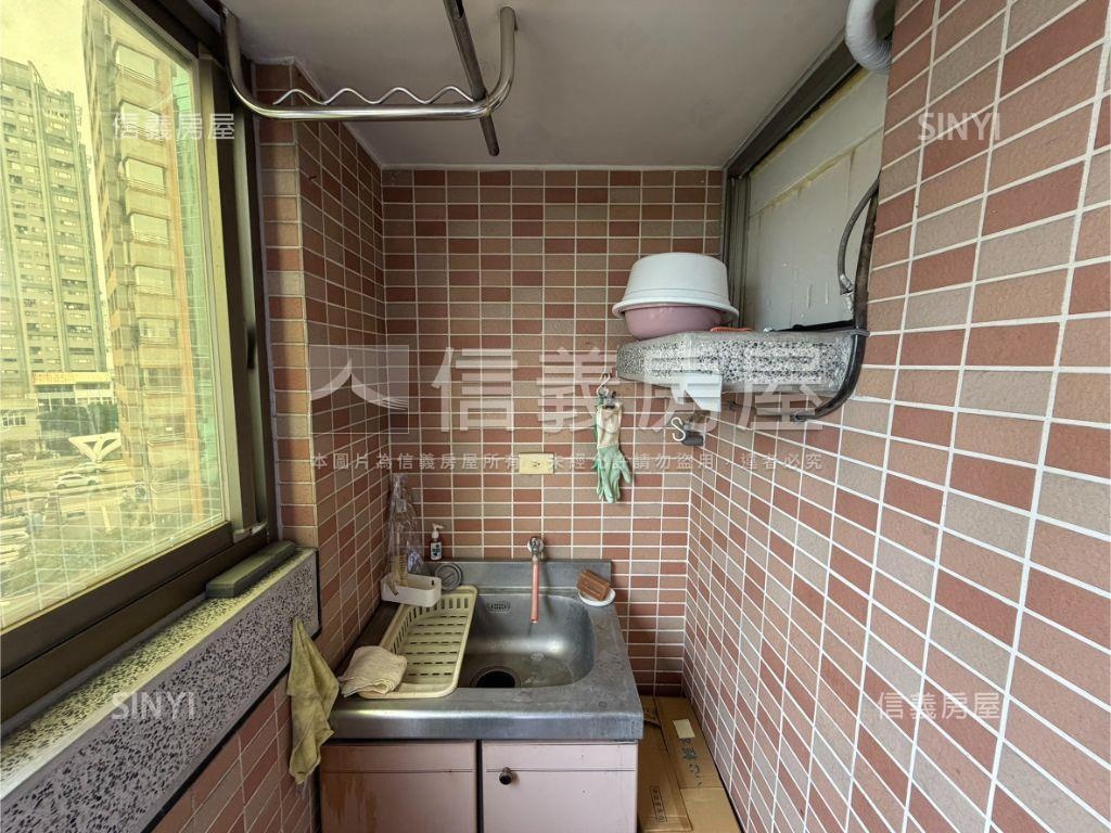 親愛龍邦美美套房房屋室內格局與周邊環境