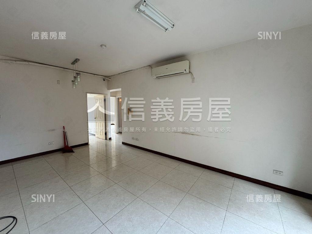 新希臘稀有釋出三房車位房屋室內格局與周邊環境