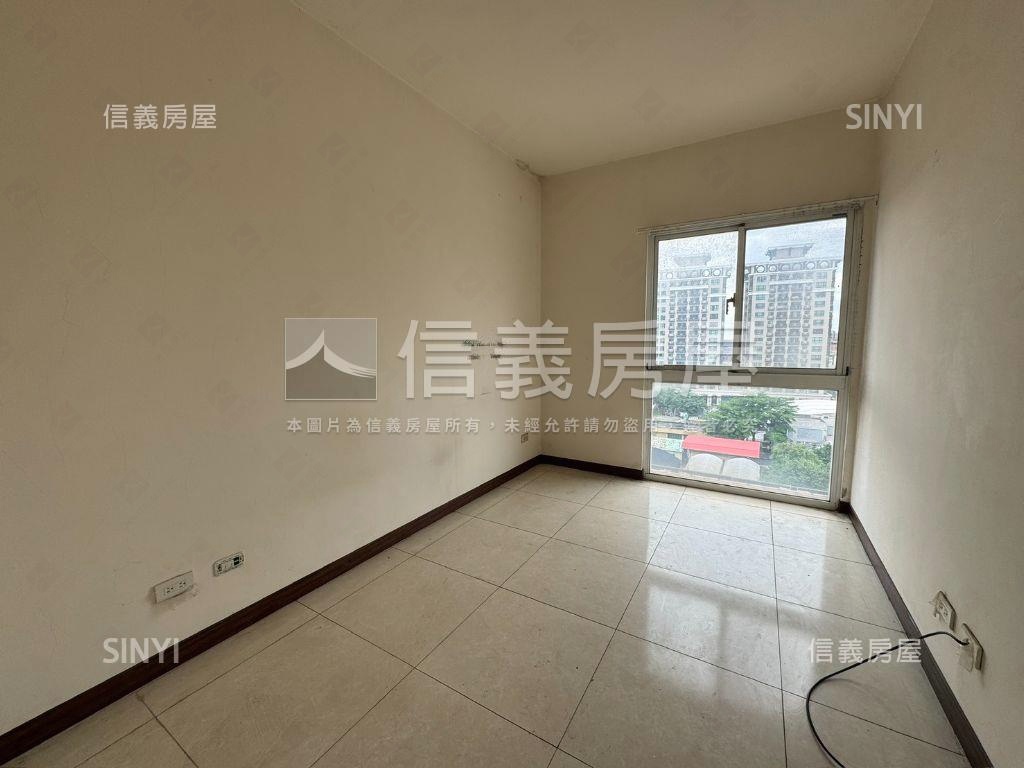新希臘稀有釋出三房車位房屋室內格局與周邊環境