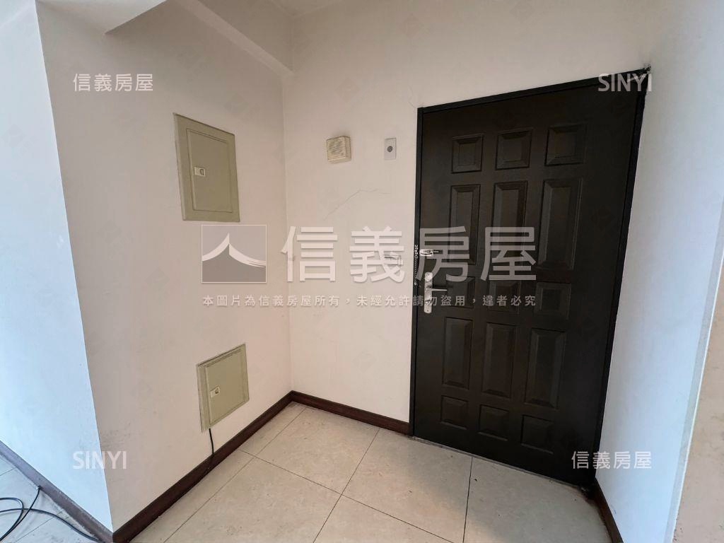 新希臘稀有釋出三房車位房屋室內格局與周邊環境