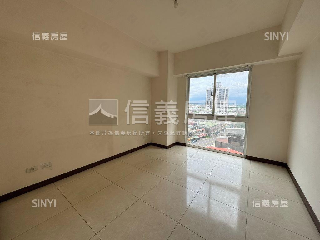 新希臘稀有釋出三房車位房屋室內格局與周邊環境