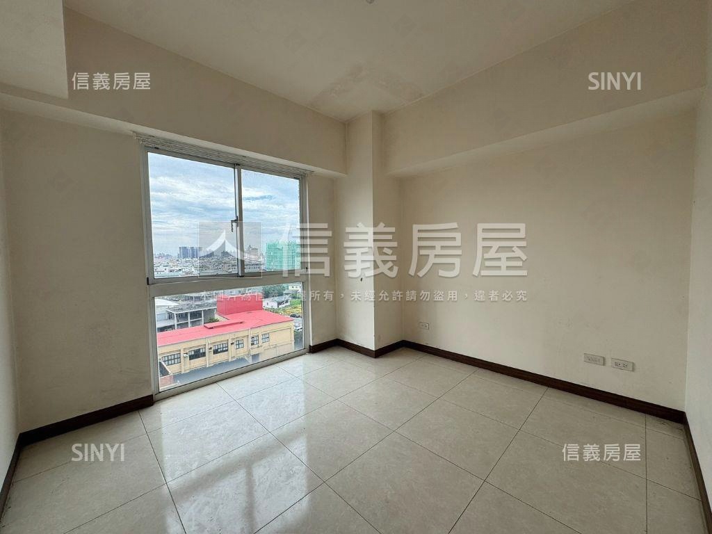 新希臘稀有釋出三房車位房屋室內格局與周邊環境