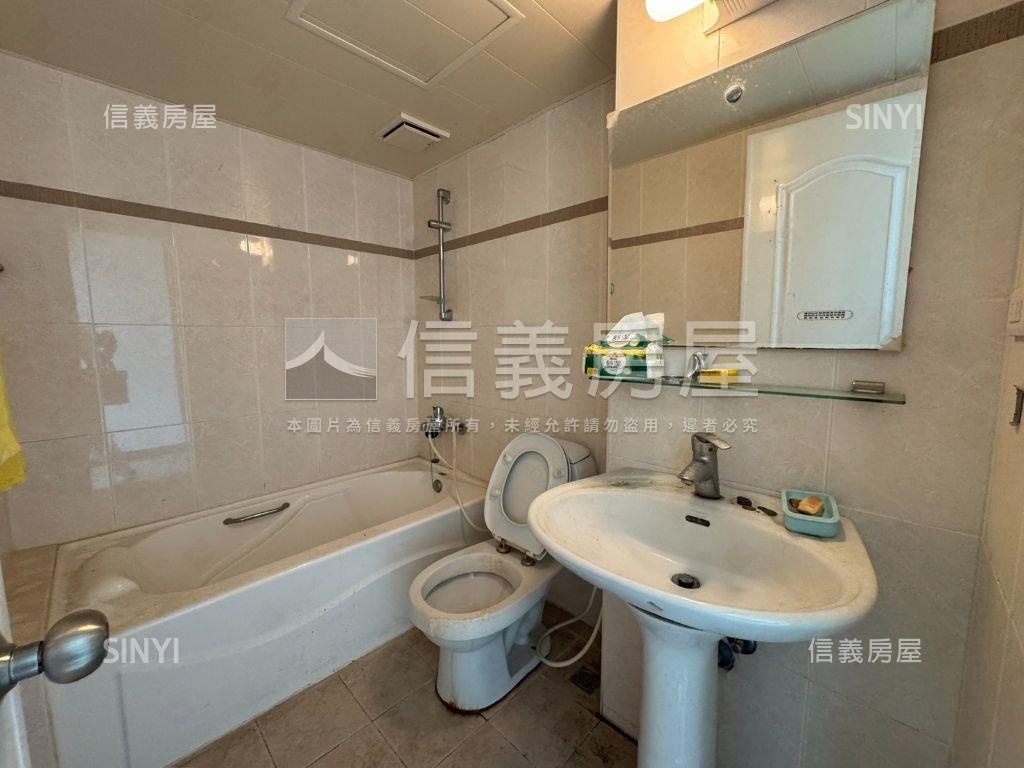 新希臘稀有釋出三房車位房屋室內格局與周邊環境