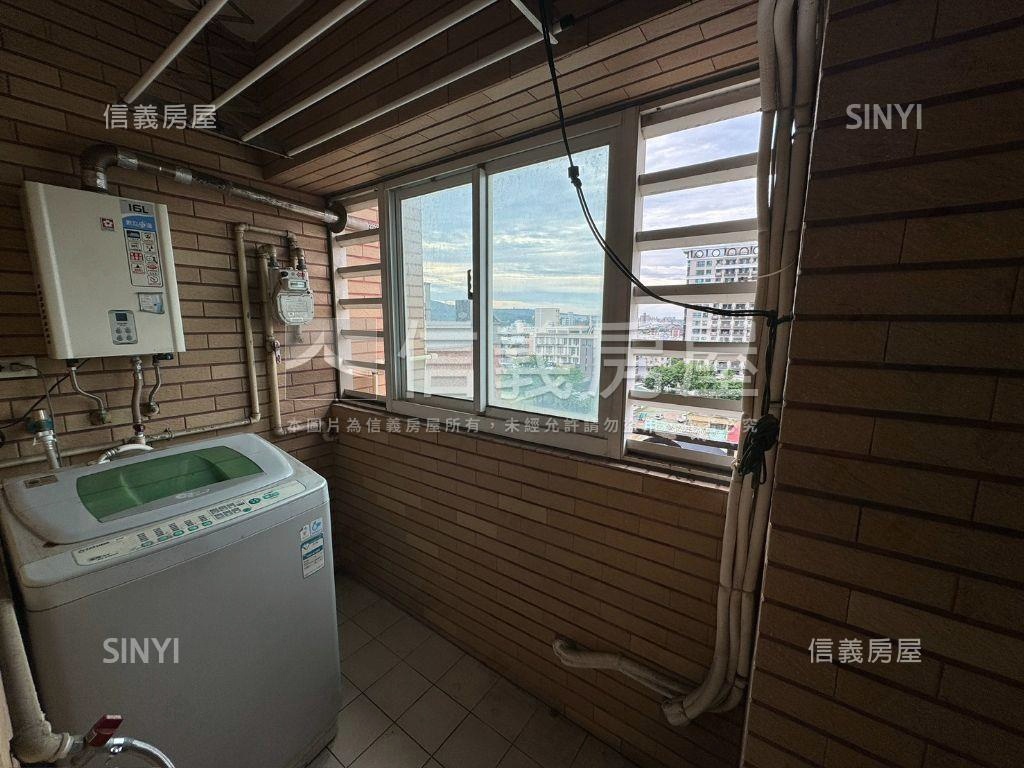 新希臘稀有釋出三房車位房屋室內格局與周邊環境
