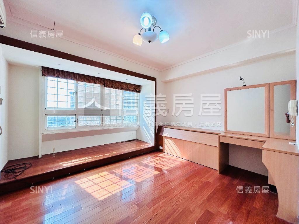 專約中路樓中樓五房車位房屋室內格局與周邊環境