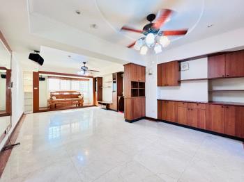 專約愛荷華樓中樓五房車位