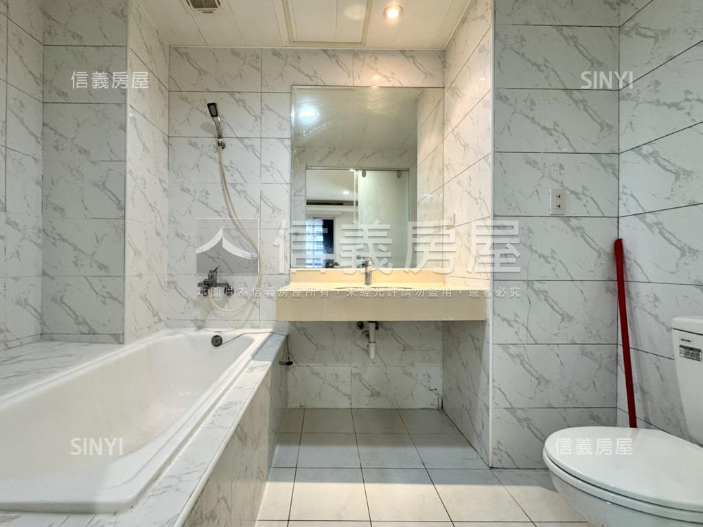 淡江大橋☀台北灣高樓兩房房屋室內格局與周邊環境