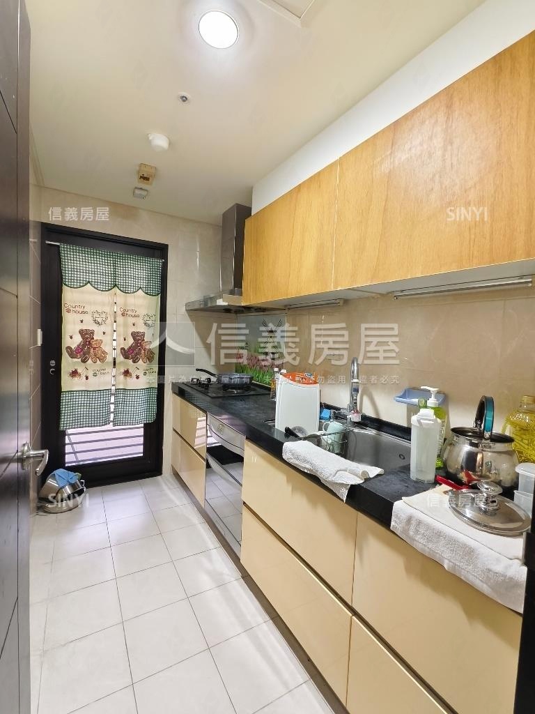 雙捷運西門站明治府附車位房屋室內格局與周邊環境