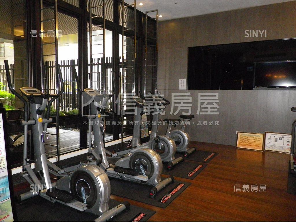 雙捷運西門站明治府附車位房屋室內格局與周邊環境