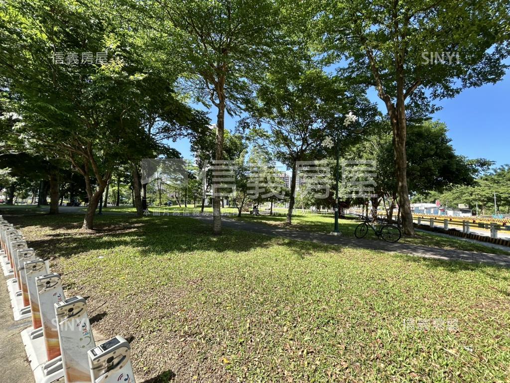 有富富玉二房車位房屋室內格局與周邊環境