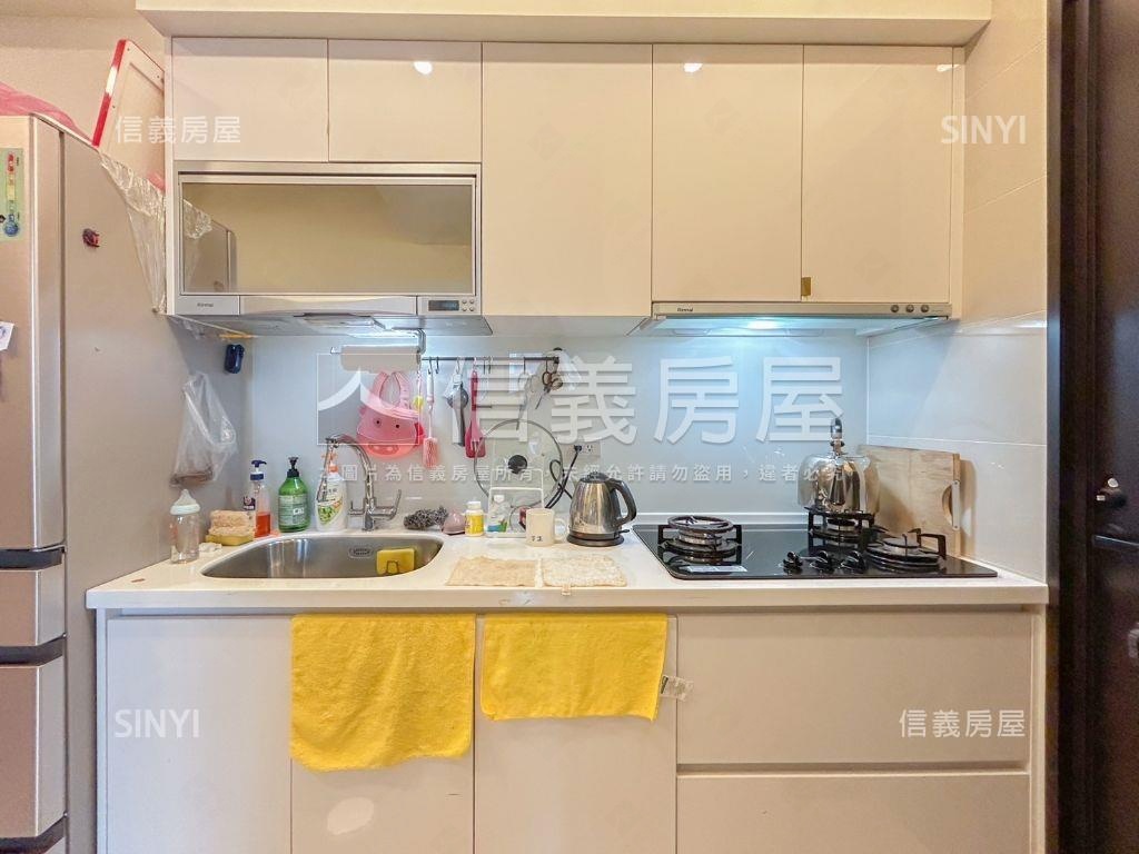 景安邊間挑高三房有車位房屋室內格局與周邊環境