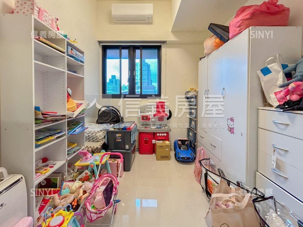 景安邊間挑高三房有車位房屋室內格局與周邊環境
