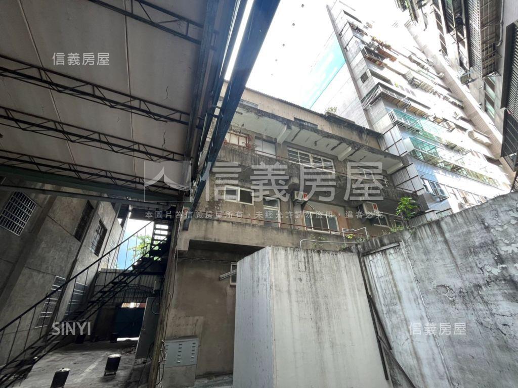 可朔性高大地坪透天房屋室內格局與周邊環境