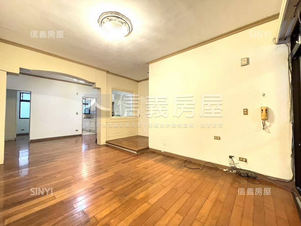 近大坪林捷運裕隆城美二樓房屋室內格局與周邊環境