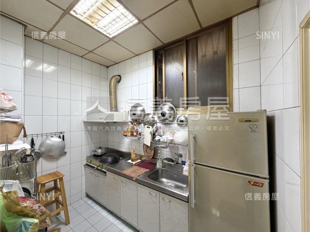 三面採光低總一樓房屋室內格局與周邊環境