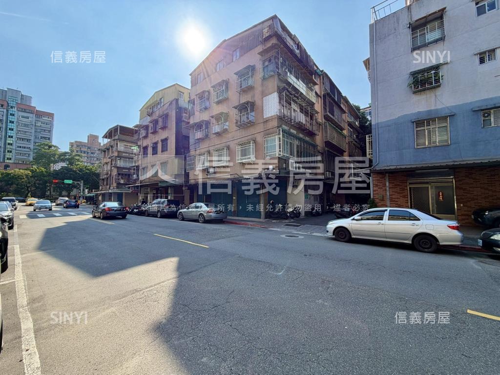 三面採光低總一樓房屋室內格局與周邊環境