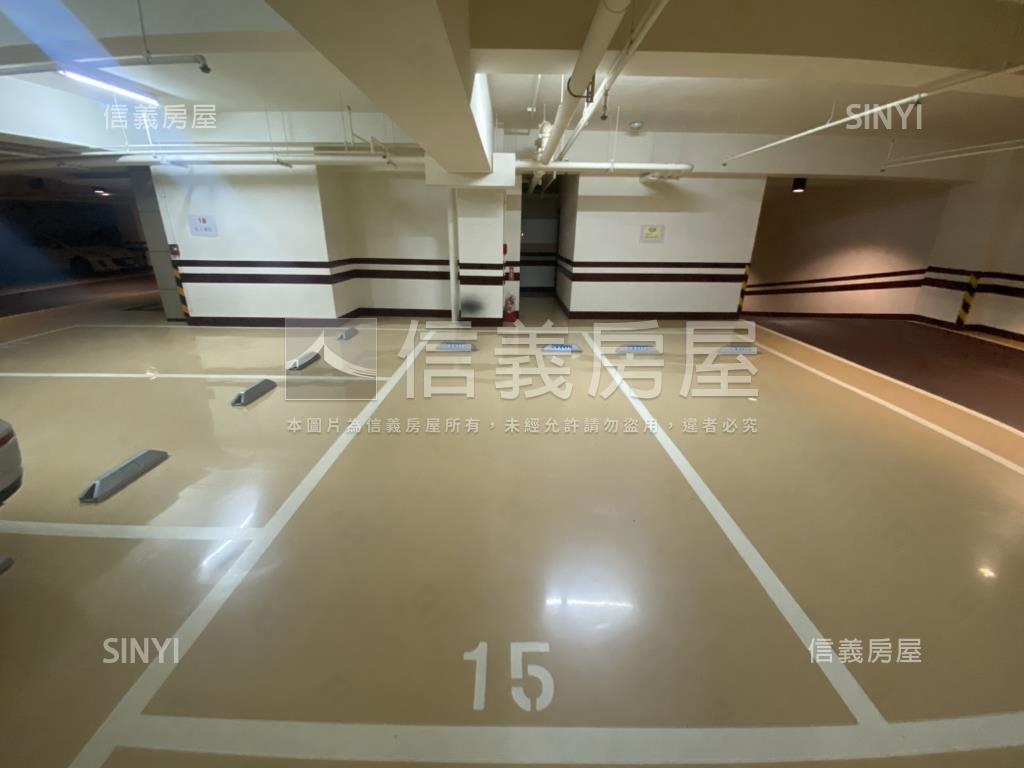 傳世一品苑三房車位房屋室內格局與周邊環境
